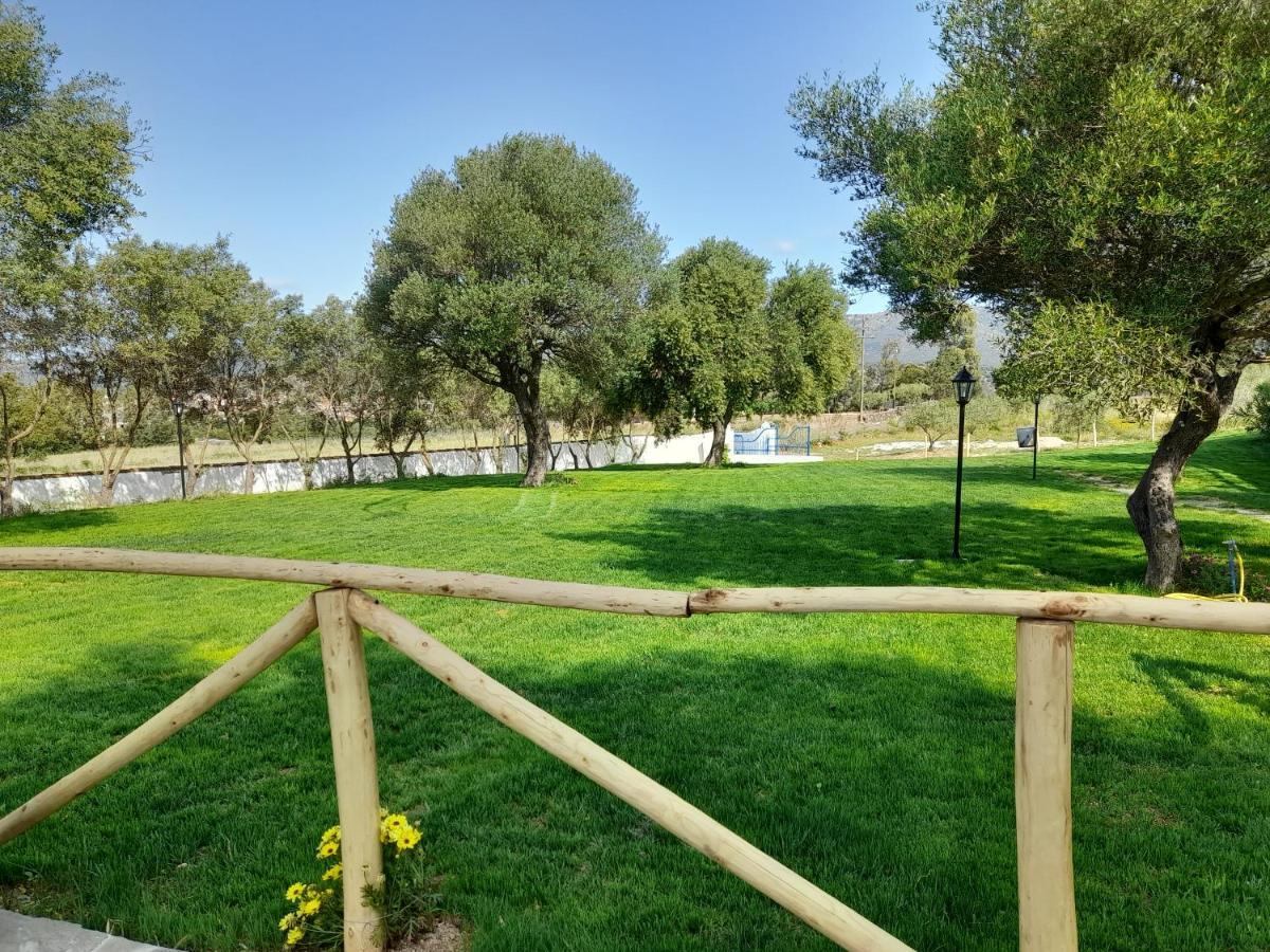 Agriturismo Palas De Serra Country Resort Onifai ภายนอก รูปภาพ