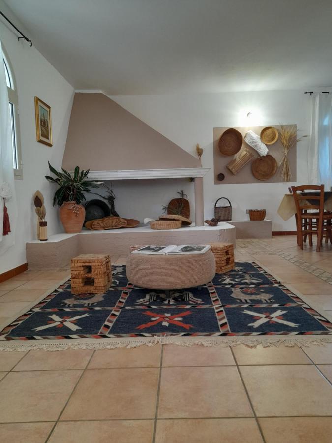 Agriturismo Palas De Serra Country Resort Onifai ภายนอก รูปภาพ