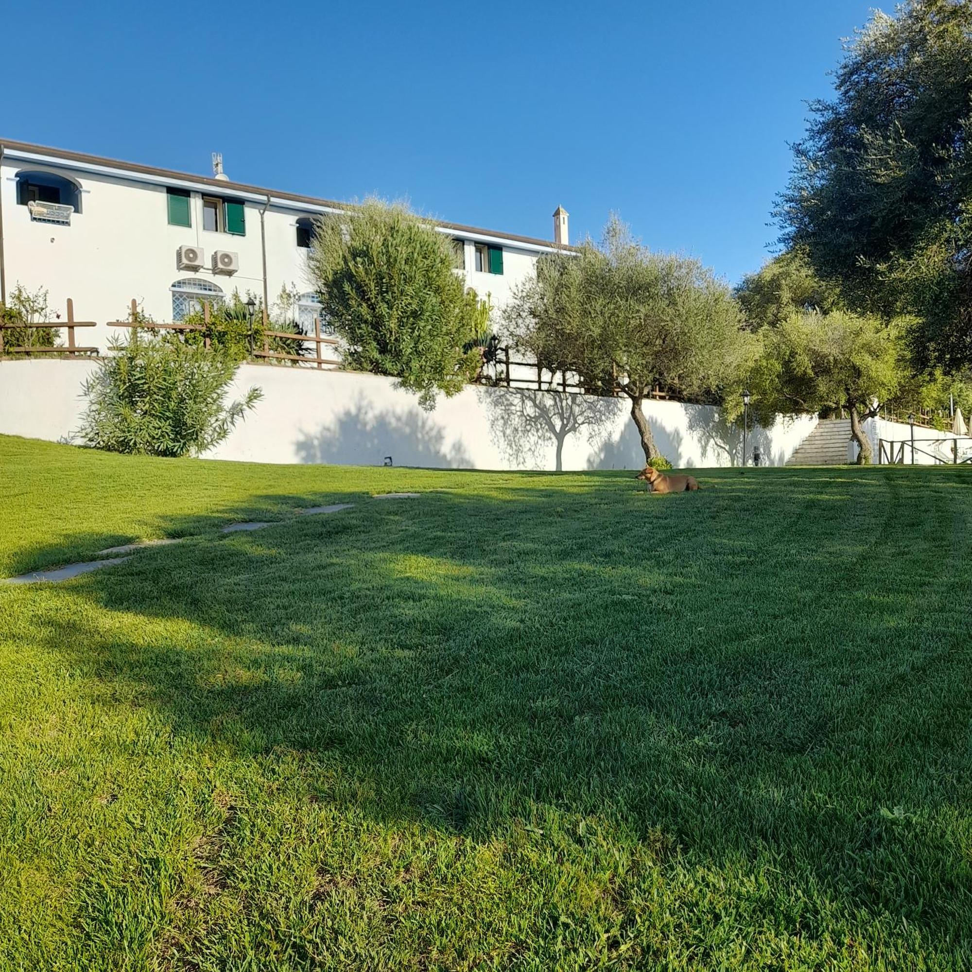 Agriturismo Palas De Serra Country Resort Onifai ภายนอก รูปภาพ