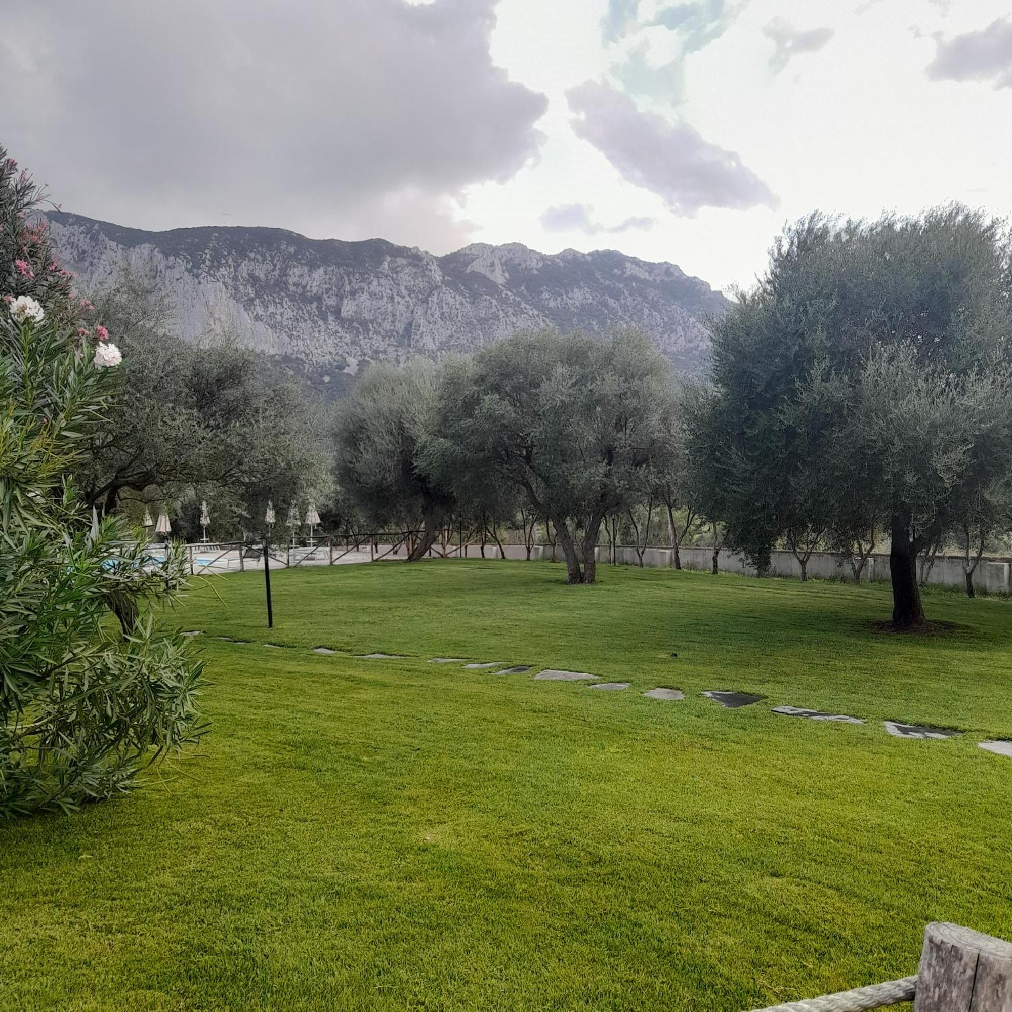 Agriturismo Palas De Serra Country Resort Onifai ภายนอก รูปภาพ